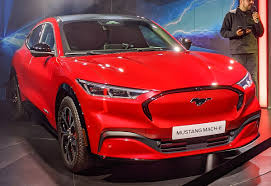 The vehicle was introduced on november 17, 2019, and went on sale in december 2020 as a 2021 model. Datei 2020 Ford Mustang Mach E Jpg Wikipedia