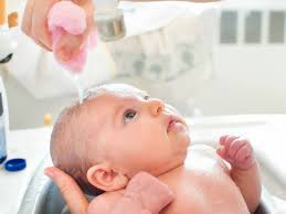 It is important to keep babies safe and cozy, especially during their first few months, and that's tricky to do during bathtime. 5 Must Read Tips For Keeping Baby Safe During Bath Time