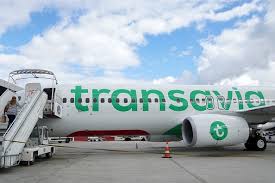 Les hôtesses de l'air et stewards sont aussi appelés personnels navigants commerciaux (pnc). Quand Un Passager Musulman Attaquait Une Hotesse De L Air Sur Un Vol Transavia Entre Paris Et Tunis Apres Sa Priere Musulman Hotesse De L Air Epoch Times