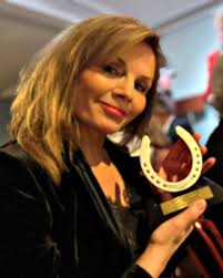 Sällskapet Stallbröderna, a Swedish order society for actors and  entertainers founded in 1939, presented Lena Philipsson with the  Achievement Of The Year (Årets Prestation) award for her tremendous  achievement as part of