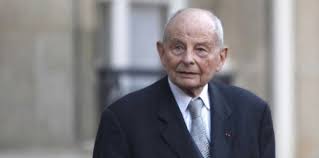 Les demandes d'attestation sur l'honneur sont fréquentes. Nicolas Sarkozy Et La Legion D Honneur Le Revers De La Medaille