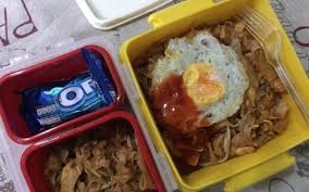 Taburi dengan meises, keju parut, dan susu kental. 10 Idea Ringkas Bekal Anak Ke Sekolah Bagi Ibu Yang Tak Cukup Masa Iluminasi