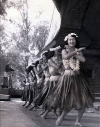 Ich habe mich viel mit der herkunft des tanzes beschäftigt und. Na Hula Festival Kapiolani Park Waikiki 1953 Hawaiian Dancers Hawaii Hula Hawaiian History