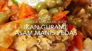 Ikan gurame dengan saus tersaji hangat di meja makan. Ikan Gurame Saus Asam Manis Pedas Meriah Laukpauk Id