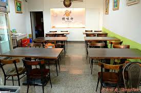 台中北屯 饡味軒嘉義火雞肉飯 台中少見的雞片飯 超好吃 口味接近道地的嘉義火雞肉飯 除了火雞肉飯外 香噴噴的雞汁乾麵和滷得透爛的白菜滷也是推薦必點 美食佳堯