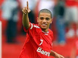 8:53 pm12 days ago 20' rodrigo dourado (internacional) wins a free kick in the defensive zone. Taisonday Inter Cria Musica Para Taison E Atacante Se Declara Apos Retorno Internacional Ge