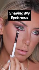 How do we feel about the thin eyebrow trend? Products: @fentybeauty Pro  Filt’r Foundatjon 290 @toofaced Chocolate Soleil Beonzer @lauramercier  Translucent Honey Powder @benefitcosmetics Precisely My ...