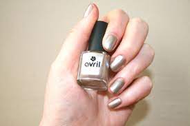 vernis a ongles sable dore nacre beige irise coloriage de projets bijoux coeur bricolage