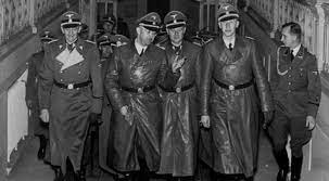 Родился в мюнхене в католической семье чиновника жандармерии алоиза мюллера ( 1875 — 1962 ). Kuda Ischez Glava Tajnoj Policii Gitlera Myuller