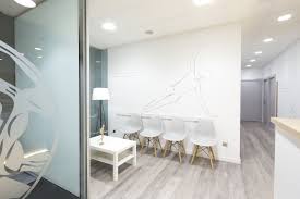 Physiotherapy An Effective Sport Injury Management And Prevention Technique In 2020 Clinic Interior Design Physiotherapy Clinic Interior