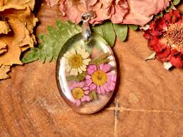 (they continue to open as they dry and may lose petals if fully mature.) How To Preserve Flowers By Drying Pressing And More Hgtv