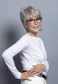 Coiffure coupe courte femme 60 ans. Epingle Sur Coiffures