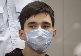 В данный момент молодой человек находится под двухмесячным арестом. Ilnaz Galyaviev Novye Video Strelka Iz Kazani I Pervye Minuty Posle Ubijstv