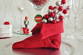 Première recette de la sélection pliage de serviette en forme de coeur faite par l'équipe cuisine az. Pliage De Serviette Pour Noel Tutoriels En Photos Et Videos Pliage Serviette Papier Noel Pliage Serviette Noel Pliage Serviette
