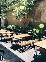 Full seating sets with a sofa, loveseat and lounge chair offer plenty of room for everyone to relax and socialize, while smaller sets with a loveseat and two lounge are ideal for compact spaces. Desain Restoran Kedai Kopi Desain Interior Kafe