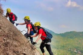 Masuk gear n (tanpa tekan tombol pada gear. Pengalaman Mendaki Gunung Parang Purwakarta Lady Pinem