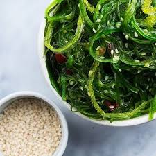 Wakame Japanischer Algensalat Aus Seetang Nu3kitchen Algensalat Eingelegtes Essen Gesunde Japanische Rezepte