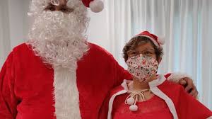 Le Pere Noel Rend Visite Aux Residents De L Ehpad
