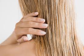 Frisur moderner haarschnitt lange wellen blonde jaa also die hat doch einfach oben ganz ganz viele blonde strähnchen unten dunkelbraun. Graue Haare Farben Das Musst Ihr Beachten Brigitte De