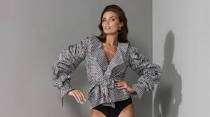 She has been married to michael mendoza since july 21, 2010. Kim Feenstra Angry With Nos Jeugdjournaal What Are You Doing Newsy Today