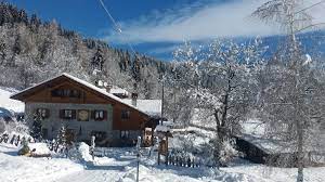 Just ouside of san antonio di mavignola, you will find this nice and popular bar, where you can get different types of draft beer, and excellent meat plates. Bed And Breakfast Sant Antonio Di Mavignola