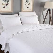 We chose the 12 bed quilts in this piece for their varied materials, spanning cotton, polyester, silk, linen, and rayon. Brandream White Quilts Set Queen King Size Coverlet Set Farmhouse Bedding 100 Cotton Queen Size Quilted Bedspreads Farmhouse Goals