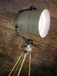 pin van helen alpino op upcycled wow pieces diy lamp industriele lampen voor het huis