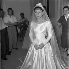 One of america's most beloved actresses, audrey hepburn, dies on january 20, 1993, near her the daughter of an aristocratic dutch mother and an english businessman father, hepburn was born in. 540 Braute Ideen In 2021 Braute Hochzeitsfeier Ideen Braut
