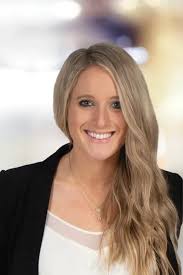 Julie Singer's Instagram, Twitter & Facebook