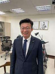 日本增1083例、54死 又一接種者出現疑似疫苗副作用症狀 2021/02/22 12:03 日本逐步施打武肺疫苗 厚勞省：接種後死亡可獲逾千萬補償 Ulefyyrh7hng6m