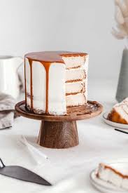 Layer Cake Caramel Au Beurre Sale Simple Et Delicieux Recette Drip Cakes Caramel Au Beurre Caramel Au Beurre Sale
