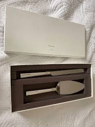 Vera wang wedgwood's beautiful with love cake knife and server set features the interlocking rings motif that represents the eternity of love. Wedgewood By Vera Wang Cake Knife And Server Home Appliances Kitchenware On Carousell