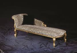 The arched base of the chaise lounge adds to the stability and durability of the chaise lounge. Dormeuse Mit Leopardenstofffutter Idfdesign