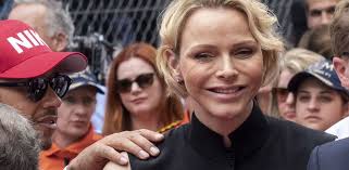 Soms denken we dat het echt gewoon helemaal goed gaat komen in monaco. Te Veel Botox Prinses Charlene Bijna Onherkenbaar Op Nieuw Kiekje Story