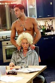 Cristina plevani e pietro taricone. Pietro Taricone Abbraccia Cristina Plevani Durante La Prima Edizione Del Grande Fratello Che Li Vide Protagonisti 167182 Movieplayer It