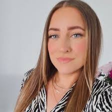 Alana Kent's Instagram, Twitter & Facebook