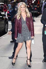 Sarah Michelle Gellar Shows You The Leather Jacket To Invest In Celebrity Style Guide Celebrity Style Guide Sarah Michelle Gellar Hot Sarah Michelle Gellar