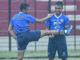 Persib bandung has a large fan base in west java and banten provinces. Persib Bandung Kirim Surat Terbuka Kepada Bobotoh