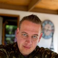 RED ONE」拖鞋,國內開幕週末$3400,000,000,000,000。 Rock 和Chris Evans 很著名,但他們可能不是電影明星。  有區別。 你怎麼看?