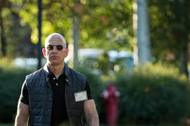 Amazon, blue origin, washington post. Amazon Chef Jeff Bezos Vom Flitzer Zum Raumschiff Sein Fulminanter Aufstieg Focus Online