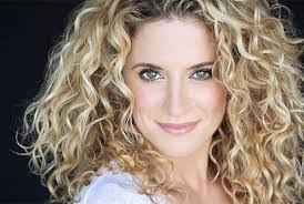 Kelly Rayl's Instagram, Twitter & Facebook