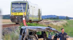 Jun 07, 2021 · das passiert heute in den soaps. Coburg Bayern Todliches Drama An Bahnubergang Zug Schleift Auto Mit Tragische Vermutung Bayern