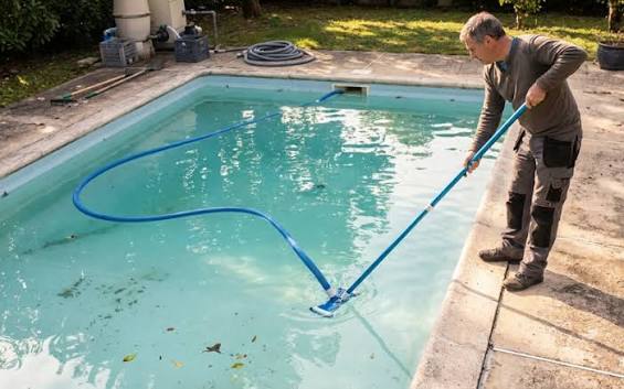 How to Vacuum a Pool: A Beginner-Friendly Guide to Manual Cleaning –  iGarden Store