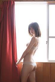 まなみん”こと江野沢愛美が『週刊プレイボーイ』で美しすぎる水着グラビア披露！ | Qetic