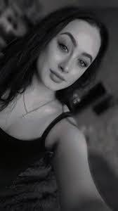 Liz Mankowski's Instagram, Twitter & Facebook