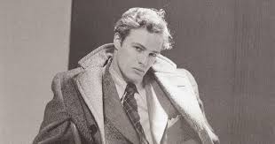 В сегодняшней статье речь пойдёт об одном из величайших актёров, давно признанным во всём мире эталоном не только мужской красоты, но и актёрского мастерства — о марлоне брандо. Molodoj Brando Krasavec Kakih Malo