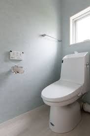 トイレのクロスはブルーで爽やかに クロス 壁紙 壁 トイレ お手洗い場 リノベーション 横浜リノベーション トイレのアイデア トイレ おしゃれ トイレ レイアウト