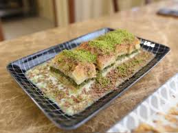 Soğuk baklava, düşük kalorili olması sayesinde. Senguloglu Baklava Gelenekten Gelecege Bir Lezzettir Senguloglu