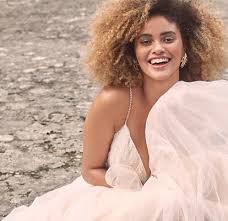 Maybe you would like to learn more about one of these? Maggie Sottero Fruhjahr 2021 Feminin Florale Brautkleider