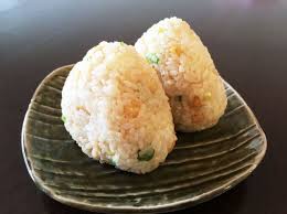 歴史的おいしさ 天かすおにぎり の基本 人気レシピ12選 macaroni レシピ 食べ物のアイデア おにぎり レシピ